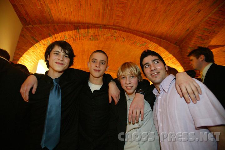 2009.01.10_22.03.50.JPG - Auch unter Jugendlichen ist der RK-Ball beliebt.