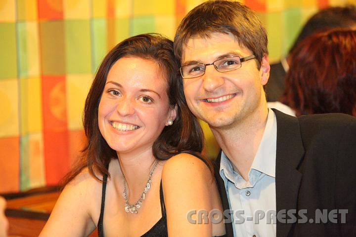 2009.11.14_22.33.10_01.jpg - Christoph Sch�rghuber ist aktives Mitglied der FF-St.Peter. Seine Freundin Elisabeth Rohrhofer, die aus Wolfsbach kommt, lernte er an der Uni in Graz kennen, von wo sie beide zum Ball angereist sind.