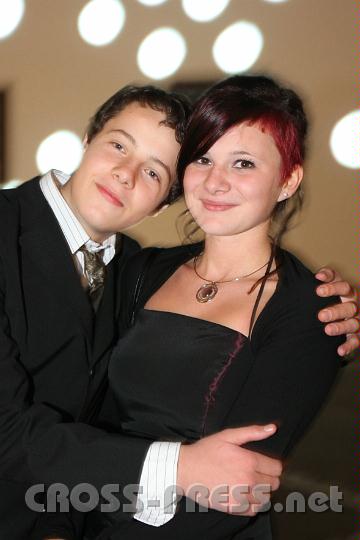 2011.09.24_22.47.41.jpg - Den Griff nach den Sternen interpretierten manche Jugendliche auf ihre Weise.  ;)