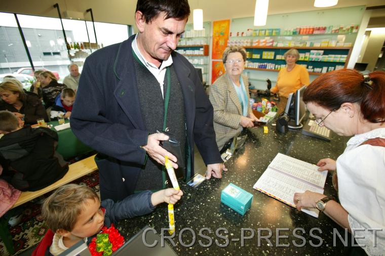 06.10.29_027 Die erste Pillen, die �ber die Theke gingen, waren nicht von der bitteren, sondern von der s��en Art.  :)