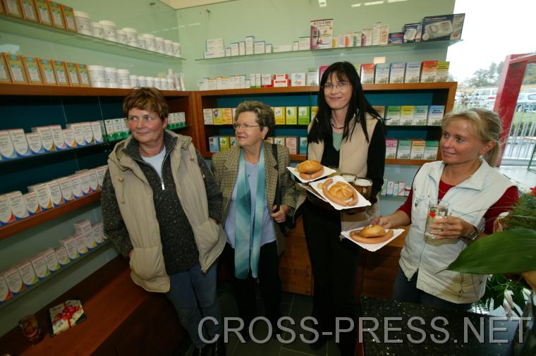 06.10.29_033 W�rstl und Bier. selten zu haben in einer Apotheke und nicht mal chefarztpflichtig. Ganz und gar rezeptfrei !  ;)