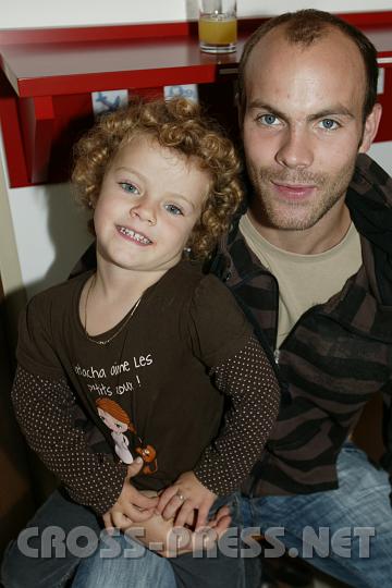 2008.09.27_14.18.38_01.JPG - Roland Puppenberger mit Tochter Lara.