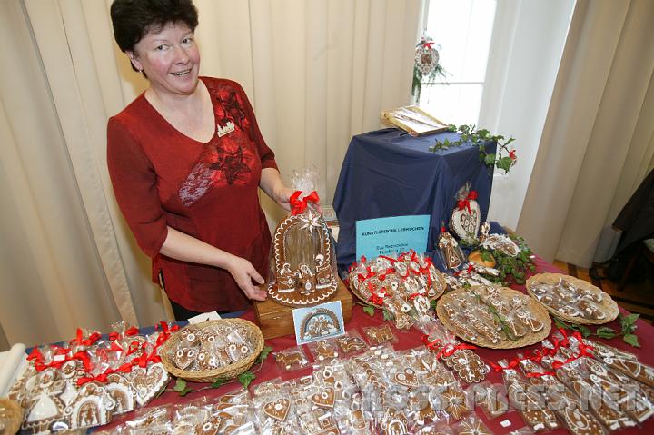 2008.11.30_13.33.38.JPG - Eva Reznickova, tschechische Lebkuchenk�nstlerin.
