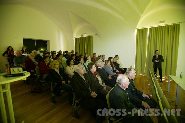 2008.10.19_10.46.38.JPG - Bei der neu konzipierten "Vital-Messe" gab es viele fach�rztliche Vortr�ge:  Dr. Franz Freundl �ber "Pr�vention von Herz-Kreislauferkrankungen".