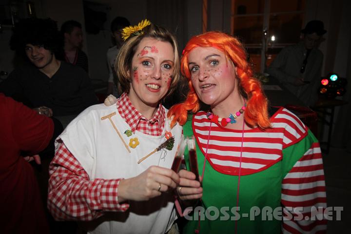 2009.02.21_20.36.48.jpg - "Blumenm�dl" Margit Artner und "Pippi Langstrumpf" Betina Starzer.