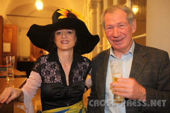 2009.02.21_20.49.38.jpg - Gertrude St�ckinger mit Schwiegerpapa in spe Alois Polt.