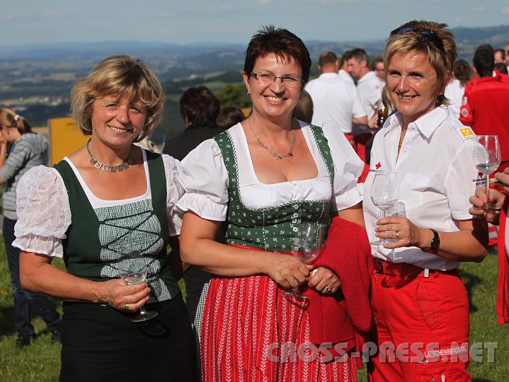 2009.07.19_17.28.45.jpg - Gegengipfel der B�rgermeister-Gattinnen. ;)  V.l.n.r.: Johanna Panstingl, Ulli Kirchweger und Kathrin Latschenberger.