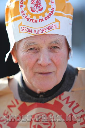 2010.02.16_14.53.21.jpg - "M�ller, M�ller Sackerl"... Herr M�ller Rosenfellner h�chstpers�nlich in einem seiner Mehls�cke!