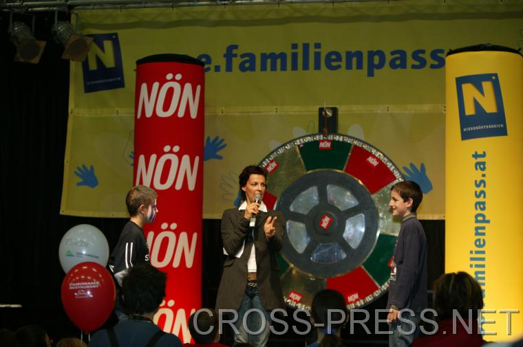 06.11.05_216 Sabine Petzl moderierte durch das gesamte Programm auf der N�N-B�hne.