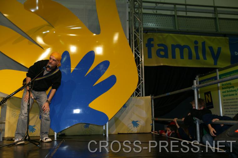 06.11.05_379 Mitmach-Konzert von Kinderliedermacher Bernhard Fibich. http://members.aon.at/kinderlieder