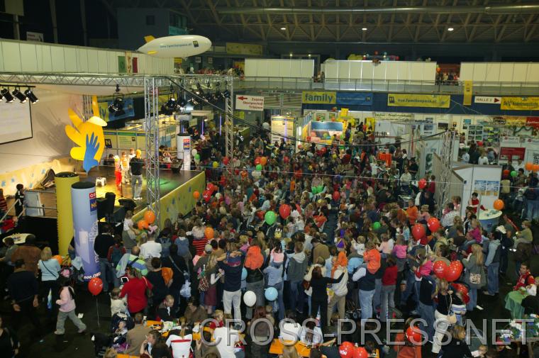 06.11.05_392 Mitmach-Konzert von Kinderliedermacher Bernhard Fibich. http://members.aon.at/kinderlieder