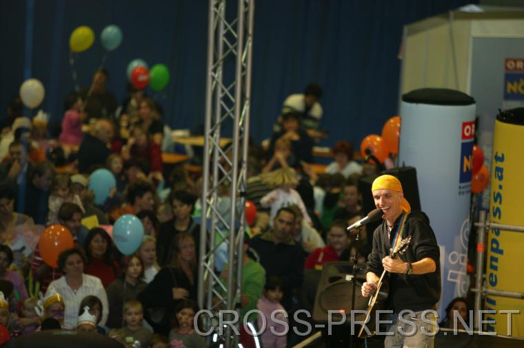 06.11.05_413 Mitmach-Konzert von Kinderliedermacher Bernhard Fibich. http://members.aon.at/kinderlieder