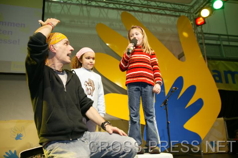 06.11.05_435 Mitmach-Konzert von Kinderliedermacher Bernhard Fibich. http://members.aon.at/kinderlieder