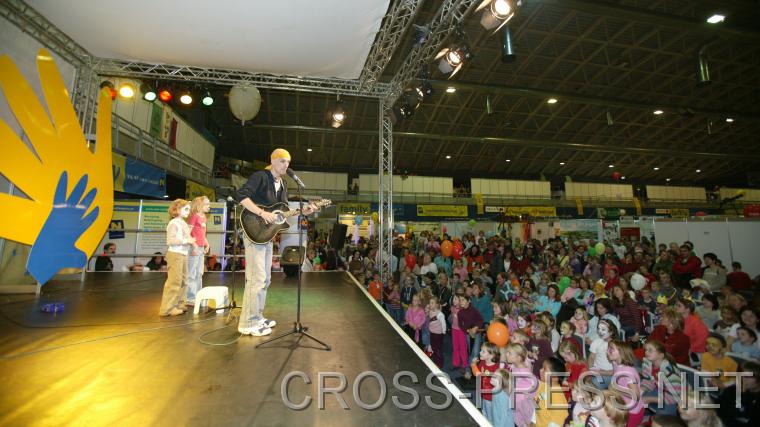 06.11.05_450 Mitmach-Konzert von Kinderliedermacher Bernhard Fibich. http://members.aon.at/kinderlieder