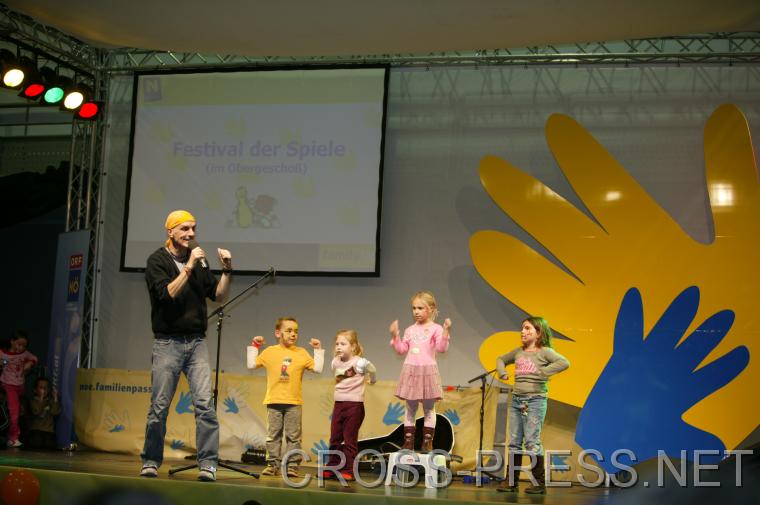 06.11.05_476 Mitmach-Konzert von Kinderliedermacher Bernhard Fibich. http://members.aon.at/kinderlieder