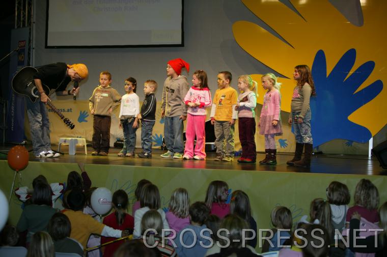 06.11.05_481 Mitmach-Konzert von Kinderliedermacher Bernhard Fibich. http://members.aon.at/kinderlieder