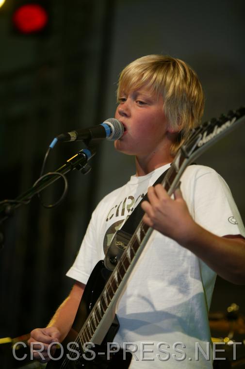 06.11.05_522 Vier Geschwister als Rock Band 'Running Sushi', Sieger des heurigen Band-Wettbewerbs des N� Musikschulmanagements.