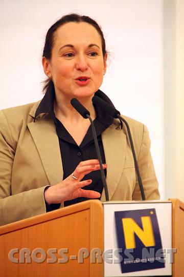 2009.11.17_18.32.53.jpg - Mag. Gabriele Peterschofsky-Orange (Kinder- und Jugendanw�ltin der Landes Kinder- und Jugendanwaltschaft) initiierte mit den "Traumf�ngern" das erfolgreiche Kinder Musiktheater "Kinder haben Rechte - oder?" .