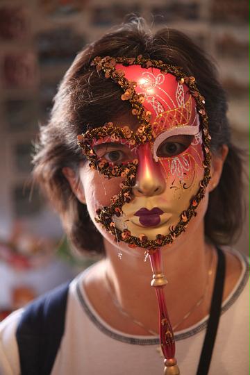 2011.09.17_15.50.56.jpg - Venezianische Masken: schauerlich oder schön ?