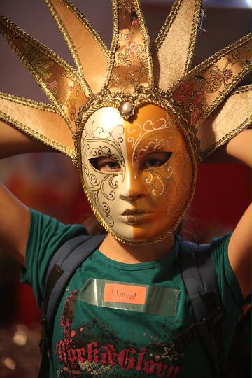 2011.09.17_15.52.32_01.jpg - Die eigenen Kinder wieder zu erkennen war auf der Schallaburg gar nicht so einfach.   Zum Glück wurden sie von der Kinderbetreuung gut beschriftet.  ;)