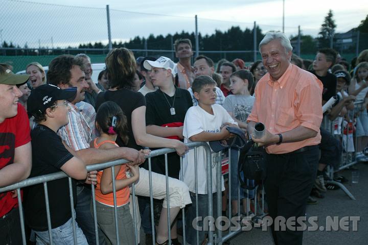 2007-05-27_20.48.51.JPG - Master of St.Peter mit Poster der "Masters of Dirt".