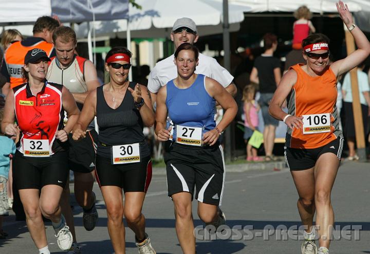 2008.06.21_18.27.05_02.JPG - St.Peterer Rennteam.  Laufen macht doppelt Spa�, wenn man von den Fans so super angefeuert wird ! :)