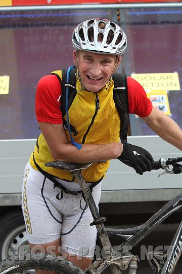 2009.06.20_18.30.28.jpg - Wenn man keine Sommersprossen hat, muss man halt Mountainbiken.  ;)