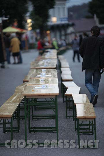 2009.06.20_20.50.34.jpg - Stammtisch-Eintrag ins Guiness Buch der Rekorde ist gesichert, witterungsbedingt leider nicht als l�ngster, sondern als leerster der Welt.  :(