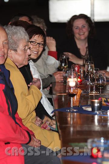 2009.06.20_21.43.24_01.jpg - Katja wieder mal an ihrem Stammstischplatz.