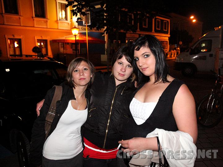 2009.06.20_22.10.35.jpg - Junge Kir-Nacht Schw�rmerinnen.  ;)