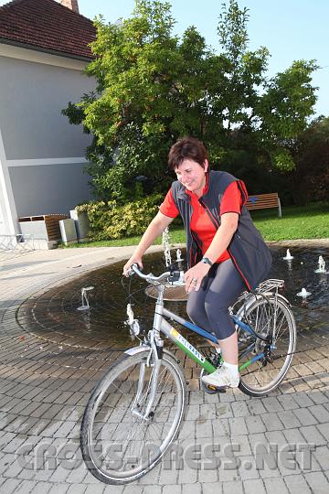 2009.09.20_16.16.26.jpg - LAbg. Michaela Hinterholzer ist �berzeugte Radfahrerin.