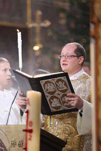 2012.12.25_11.11.24 P.Vitus spricht die Schlussakklamation: 